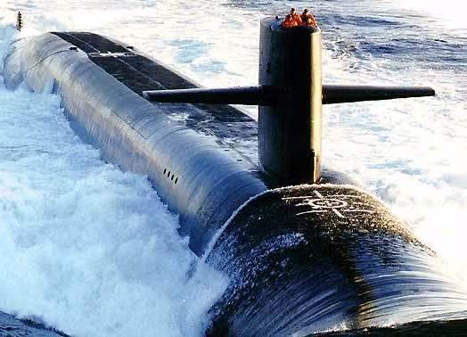 Các tàu ngầm Ohio có độ giãn nước tối đa khi nổi vào khoảng 16,764 tấn, tối đa khi lặn vào khoảng 18,750 tấn. Tàu có độ dài 170 mét, lườn rộng 13 mét và có độ mớm nước tối đa 10,8 mét. Nguồn ảnh: Naval.
