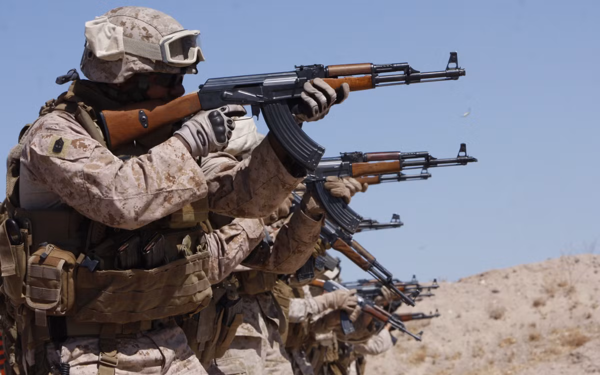 Kết quả là khẩu AK-47 đã trở thành biểu tượng của mọi cuộc xung đột kể từ khi nó ra đời. Nguồn ảnh: Spec.