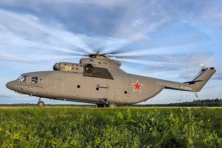 Trực thăng vận tải hạng nặng Mi-26 được sản xuất từ năm 1980 dưới thời Liên Xô. Hiện tại, có khoảng gần 400 chiếc Mi-26 đã được chế tạo và phục vụ tại gần 30 quốc gia trên thế giới. Nguồn ảnh: Wikipedia.