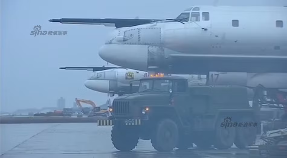 Tổng cộng 6 máy bay Tu-95MS đã được huy động cùng 14 Tu-22M3 và 5 Tu-160 tham gia không kích IS. Các máy bay Tu-95MS và Tu-160 cất cánh từ căn cứ Engels, trong khi Tu-22M3 xuất phát từ Osestia.