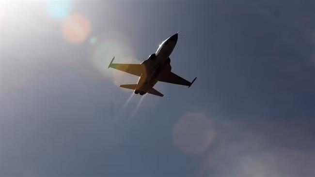F-5 Tiger II vừa có thể làm nhiệm vụ phòng không, vừa có thể chi viện hỏa lực với rocket 70mm, bom và tên lửa không đối đất Maverick.