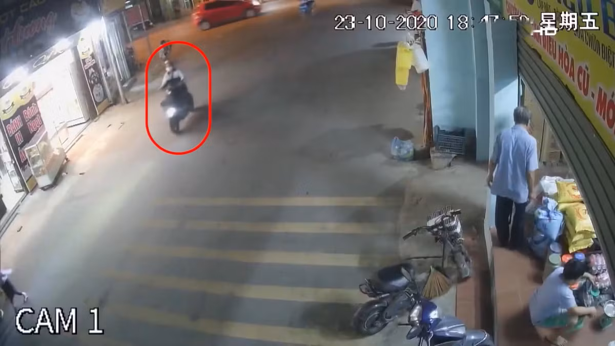7h sáng ngày 24/10/2020, sau khi rà soát, kiểm tra thông tin không thu được kết quả gì. Cơ quan Công an nhận định, nhiều khả năng đã xảy ra án mạng nên đã tiến hành điều tra, truy vết. Qua trích xuất camera trên cung đường đi của cháu H., phát hiện khoảng 18h47', cháu H. có đi qua trước cửa một siêu thị tại ngã 3 Văn Phú, đoạn rẽ vào đường đê sông Nhuệ trên địa bàn.