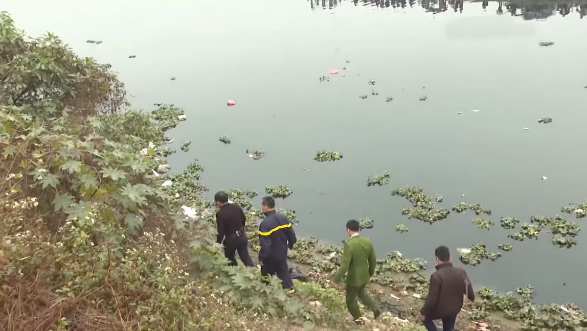 Sau khi bàn bạc cùng đối tượng Quân, Trung đã tiến đến chỗ nạn nhân đẩy nạn nhân xuống bờ sông Nhuệ. Mặc sức nạn nhân vùng vẫn kêu cứu, Trung đã dùng tay dìm cháu H. đến khi không còn phản ứng rồi đẩy xác nạn nhân ra giữa sông. Đồng thời lấy xe đạp điện, điện thoại của nạn nhân đi bán lấy tiền mau ma túy, riêng balo thì mang đến giấu tại cánh đồng thôn Yên Phú.