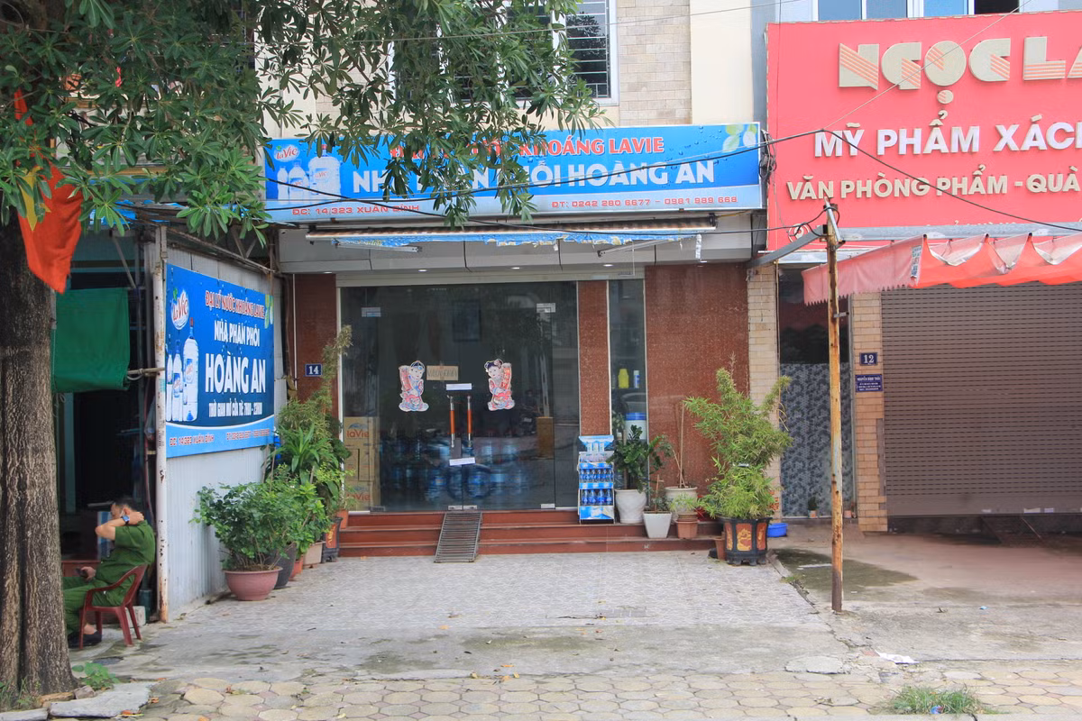 Ha Noi: Phong toa ngoi nha be gai 6 tuoi tu vong nghi bi bo bao hanh
