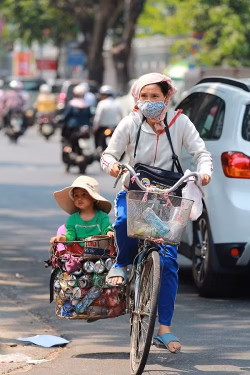 Bức ảnh Mẹ và Em chụp vào tháng 4/2016 tại Đà Nẵng. Ảnh: Nguyễn Vĩnh Sơn.