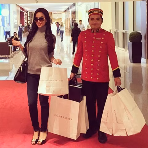 Đi shopping thảnh thơi không phải lo xách túi lớn túi nhỏ.