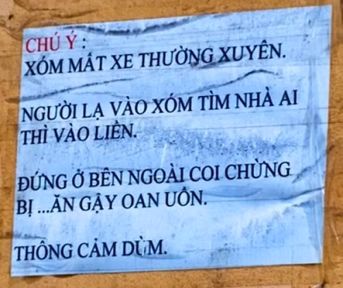 Lời nhắc nhở rất chân thật khiến dân mạng được những phen ôm bụng cười không ngớt "xóm mất xe thường xuyên, người lạ vào xóm tìm ai thì vào liền. Đứng ở bên ngoài coi chứng bị... ăn gậy oan uổng." Thông cảm dùm vậy...