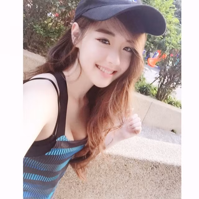 Điêu thuyền phiên bản Đài Loan hiện đang có 600.000 lượt theo dõi trên trang cá nhân. Carrie Chang có nụ cười làm vạn người mê mẩn, nụ cười tươi và rất ngọt ngào, nhiều người bình luận, khi cô cười cảm giác mọi như mọi thứ xung quanh đều trở nên tươi sáng và tuyệt vời hơn.