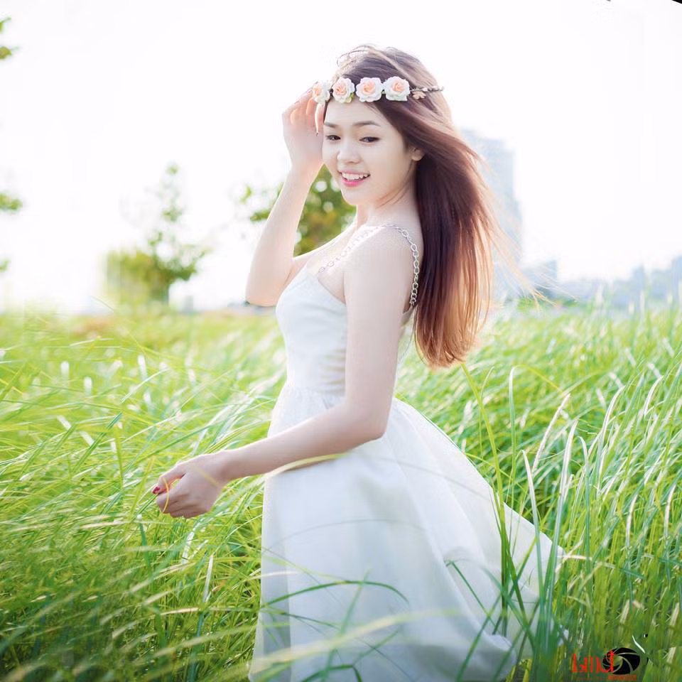 Nữ sinh 9X chia sẻ về dự định trong tương lai, Như Thơ sẽ cố gắng tốt nghiệp Đại học với thành tích tốt nhất, đồng thời cô bạn cũng sẽ dành thời gian trao dồi kiến thức cũng kĩ năng để có thể bản lĩnh bước chân trên con đường nghệ thuật. Ảnh: LMĐ