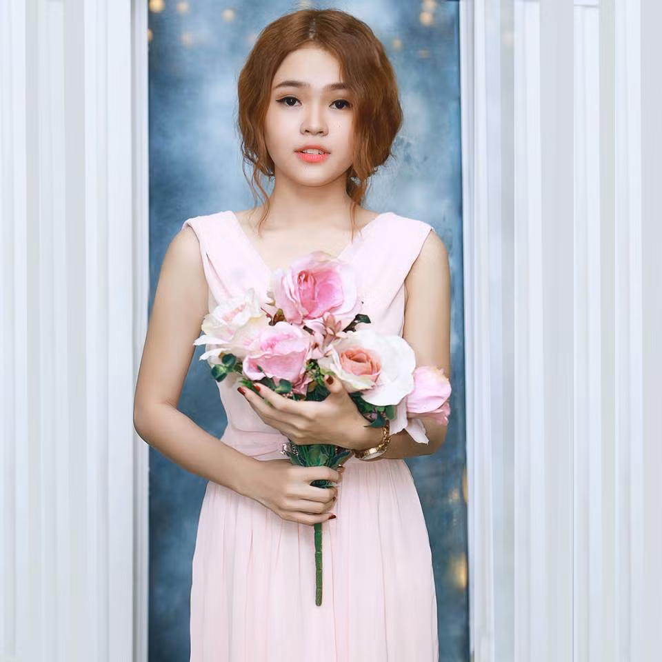 Cô nàng "nấm lùn" rất yêu thích công việc kinh doanh, hiện nay Như Thơ kiếm một khoản thu nhập không hề nhỏ nhờ duyên bán hàng của mình. Ảnh: Kevin Jiang.