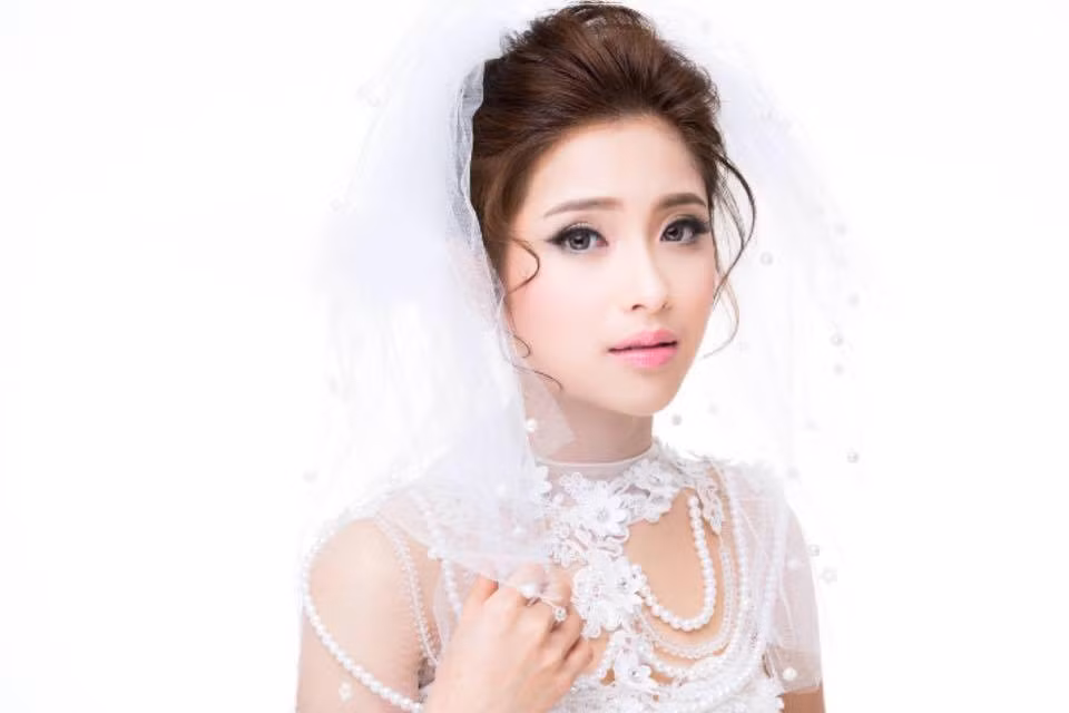 Chính sự nhầm lẫn này đã khiến Thanh Tú trở nên “nổi tiếng”. Thời điểm đó, cô bạn bị khá nhiều trêu chọc, chê bai là fan phong trào… Tuy nhiên cũng có không ít bạn trẻ lại thấy được sự dễ thương, đáng yêu trong câu nói đầy vô tư, hồn nhiên của Thanh Tú.