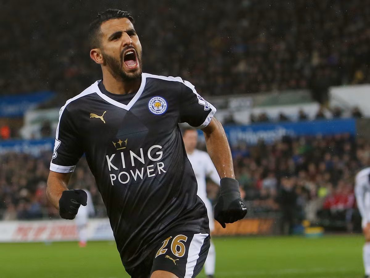 25 tuổi, còn khá trẻ nhưng những gì mà Riyad Mahrez làm được đến nay cùng Leicester City đã góp phần nâng giá của chính cầu thủ người Algérie lên cao chót vót. Tốc độ, tinh tế và có hiệu suất ghi bàn cực khủng... đang có rất nhiều đại gia lớn của châu Âu đang nhòm ngó đến "báu vật" Riyad Mahrez của Leicester.