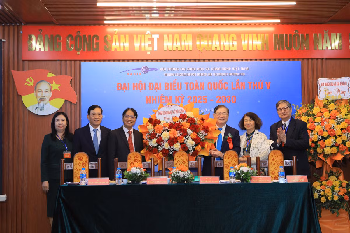 Chủ tịch VUSTA Phan Xuân Dũng: Muốn phát triển KHCN không thể thiếu thông tin - Hình 2 Chu tich VUSTA Phan Xuan Dung: Muon phat trien KHCN khong the thieu thong tin-Hinh-2