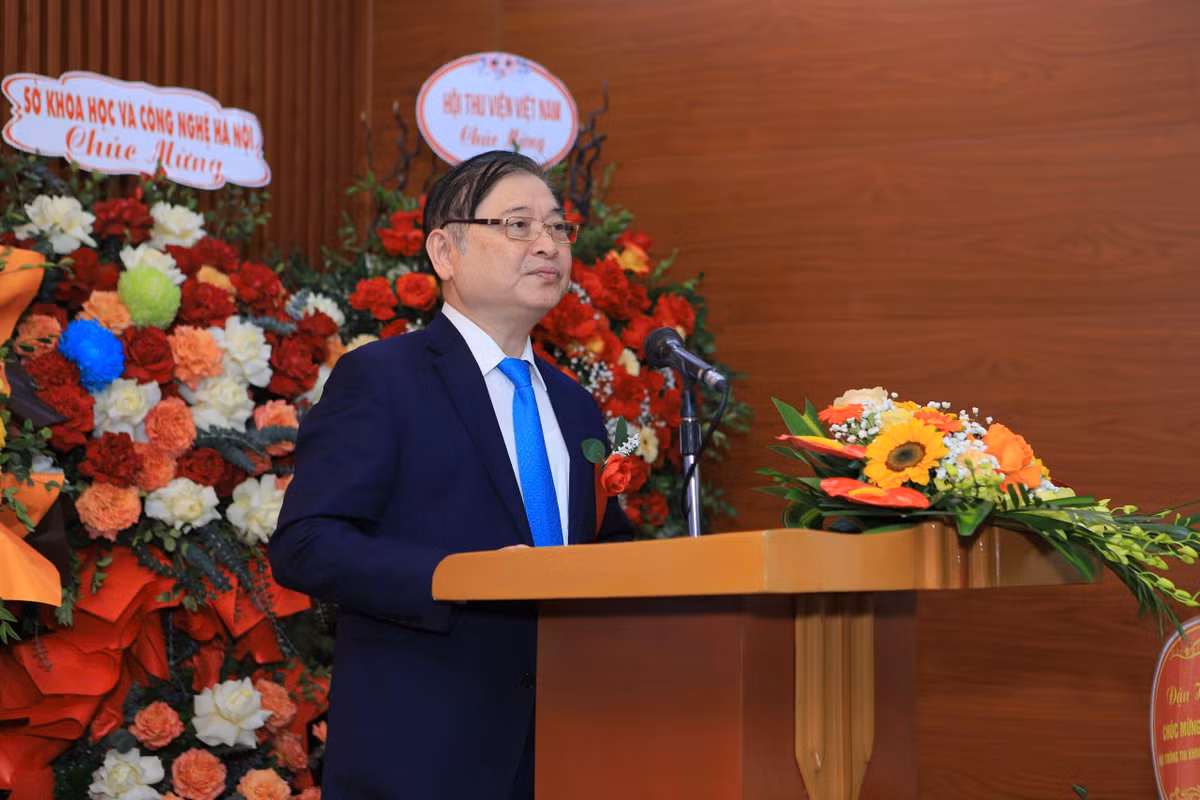 Chủ tịch VUSTA Phan Xuân Dũng: Muốn phát triển KHCN không thể thiếu thông tin Chu tich VUSTA Phan Xuan Dung: Muon phat trien KHCN khong the thieu thong tin
