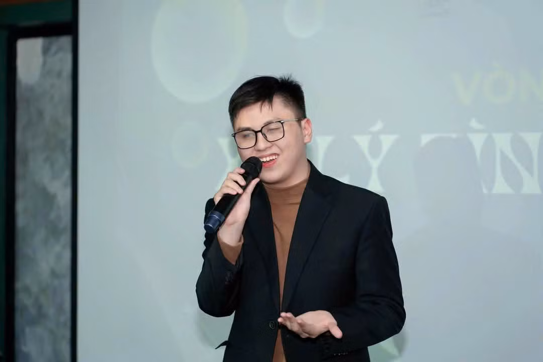 Nam sinh khiếm thị Đỗ Nam Khánh: Lan tỏa ánh sáng từ bóng tối - Hình 2 Nam sinh khiem thi Do Nam Khanh: Lan toa anh sang tu bong toi-Hinh-2