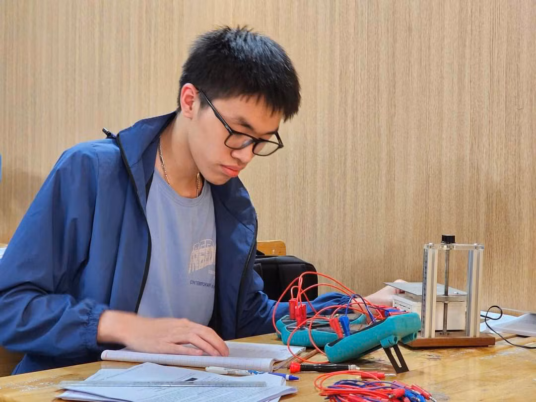 Gương mặt trẻ tiêu biểu Thân Thế Công: Chuyện xúc động sau tấm HCV - Hình 3 Guong mat tre tieu bieu Than The Cong: Chuyen xuc dong sau tam HCV-Hinh-3