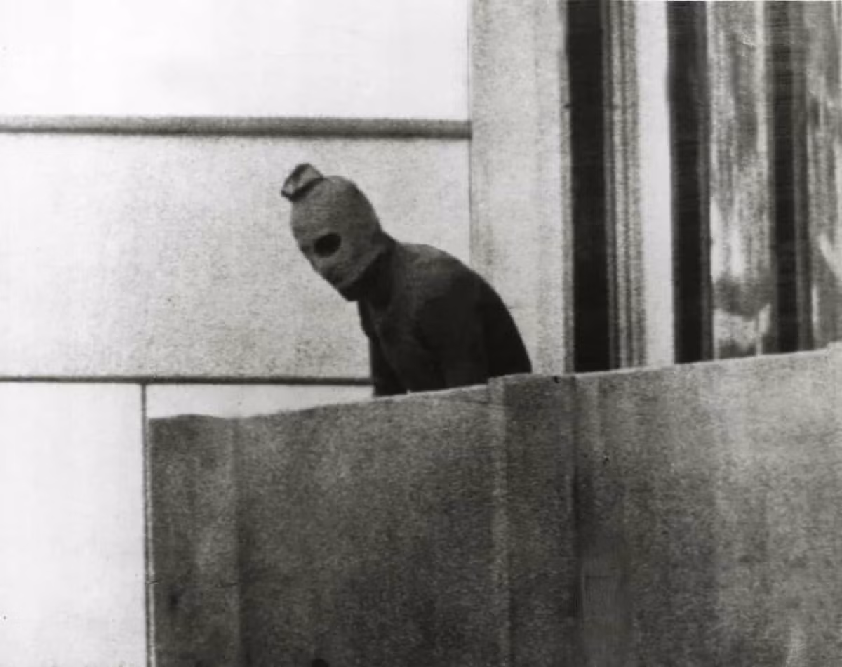 "Sự phẫn nộ của Chúa" là chiến dịch ám sát bí mật do Israel thực hiện để trả thù cho vụ 11 vận động viên của nước này bắt cóc và giết hại tại Thế vận hội Munich vào tháng 9/1972. Các chiến binh Palestine là thủ phạm vụ bắt cóc, tàn sát đẫm máu trên.