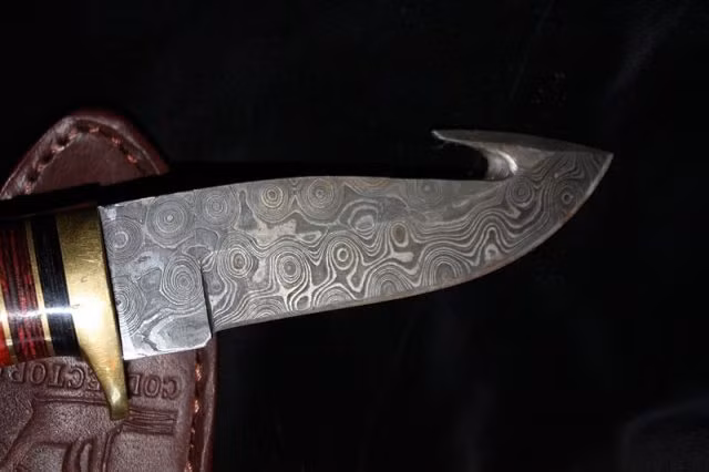 Về sau, thép Damascus được nhiều nước châu Âu thời Trung cổ để rèn kiếm vì vũ khí được làm từ nguyên liệu này có khả năng sát thương cao hơn so với những loại khác.