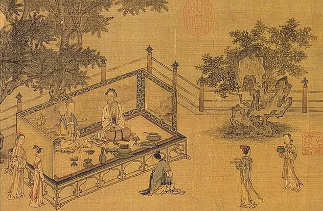 Trong quá trình khai quật, các chuyên gia tìm thấy một bộ hài cốt nam giới và nhiều cổ vật. Trong số này, họ vô cùng bất ngờ khi phát hiện đôi giày cỏ còn gần như nguyên vẹn sau hơn 1.000 năm.