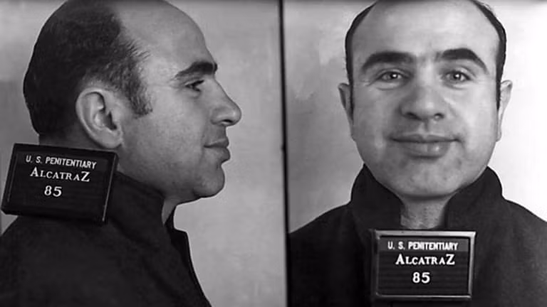 Về sau, ông trùm mafia khét tiếng bị bắt quả tang đút lót cán bộ nhà tù. Do đó, Capone bị chuyển tới nhà tù kiên cố nhất nước Mỹ là Alcatraz vào năm 1934.