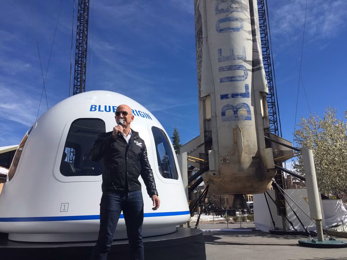 Theo ông Bezos, trong nhiều thế kỷ tới, hầu hết hoặc nhiều người sẽ được sinh ra trên vũ trụ. Đó sẽ là ngôi nhà đầu tiên của họ. Họ sẽ được sinh ra và lớn lên ở những thuộc địa này. Họ có thể đến thăm Trái đất theo cách con người đến thăm Công viên Quốc gia Yellowstone như ngày nay.