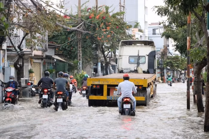 Một đoạn đường biến thành "biển nước".