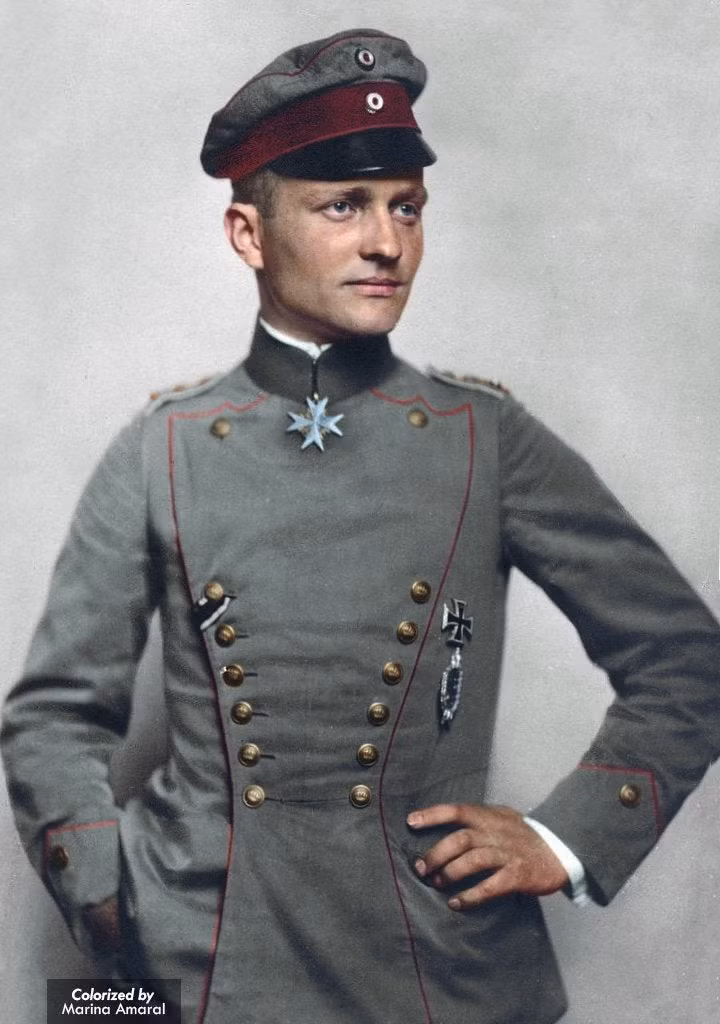 Vào năm 11 tuổi, Richthofen đăng ký theo học tại trường quân sự. Đến năm 1911, ông được bổ nhiệm làm sĩ quan thuộc trung đoàn kỵ binh Uhlan số 1 của quân đội Phổ.