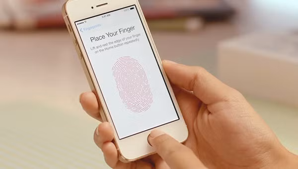 Mở khóa iPhone 5s bằng dấu vân tay