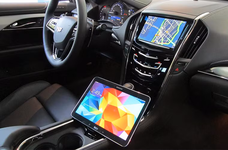 4. Trạm phát Wi-Fi: Có trên Cadillac ATS 2015, nhờ trạm phát Wi-Fi, các thiết bị trong xe và xung quanh có thể kết nối Internet thông qua sóng Wi-Fi.