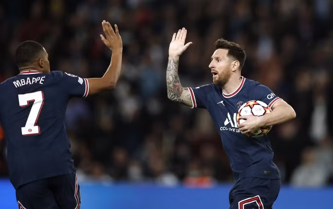 Nhờ đẳng cấp và màn trình diễn chói sáng của Messi, đội bóng "nhà giàu" nước Pháp mới giành chiến thắng chung cuộc để kéo dài chuỗi 3 trận bất bại, vững vàng ngôi đầu bảng A.