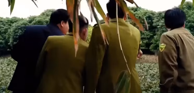 Nhận thấy có dấu hiệu vụ án hình sự, lực lượng Cảnh sát hình sự và Phòng Kỹ thuật hình sự, Công an tỉnh Hải Dương nhanh chóng có mặt. Nghĩ ngay đến vụ tìm người mất tích, Công an mời thân nhân anh Tâm đến nhận dạng và người nhà xác định đó chính là anh Nguyễn Xuân Tân.