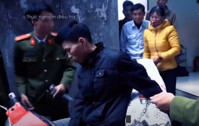 Đến 22h30 cùng ngày, 2 mẹ con dùng xe máy chở xác nạn nhân ném xuống khu vực cống ông Tuân (thuộc thôn 3, xã Thanh Xá, huyện Thanh Hà, Hải Dương) để phi tang.