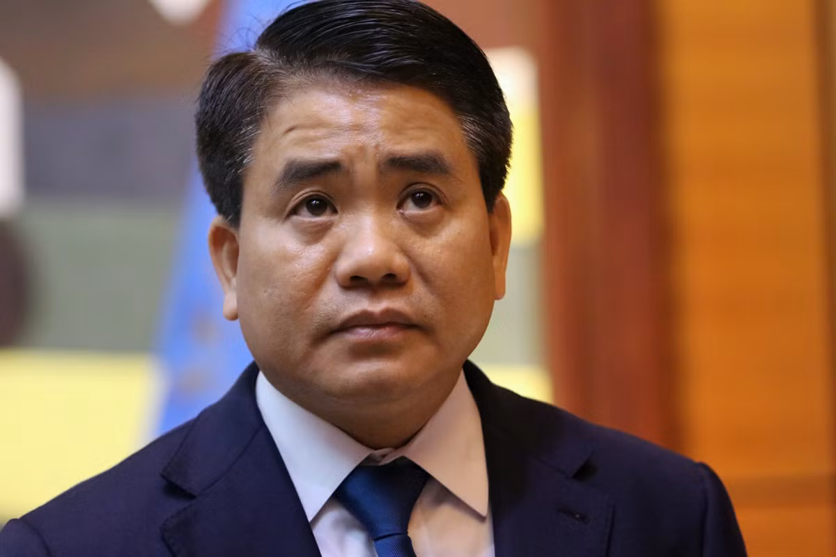 VKS cho rằng ông Chung và các bị can có hành vi phạm tội ngang nhau, có tính chất đồng phạm. Bùi Quang Huy là người khởi xướng, chủ mưu, chỉ huy thực hiện tội phạm. Với việc bị truy tố theo khoản 1 Điều 281 Bộ luật Hình sự 1999, ông Chung đối diện hình phạt cải tạo không giam giữ đến 3 năm hoặc phạt tù 1-5 năm. 