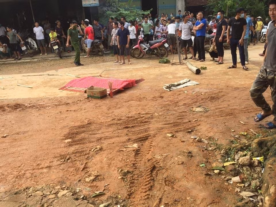 Hiện nguyên nhân vụ nghi do mâu thuẫn, người đàn ông bị chém chết giữa đường đang được cơ quan chức năng điều tra, làm rõ.