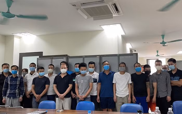 Căn cứ tài liệu, chứng cứ thu thập được, Công an quận Nam Từ Liêm đã ra Quyết định khởi tố vụ án hình sự Tổ chức đánh bạc, Đánh bạc và Đưa hoặc sử dụng trái phép thông tin mạng máy tính, mạng viễn thông. Nhóm bị can bị, khởi tố, tạm giam tội danh tổ chức đánh bạc gồm Nguyễn Minh Thành, Nguyễn Đức Nam, Dương Vũ Hoàng, Nguyễn Xuân Trường, Đinh Văn Giá, Nguyễn Trường Sơn, Vũ Tiến Duy, Bùi Nhật Anh, Trần Đức Cường và Phạm Trung Thành. 