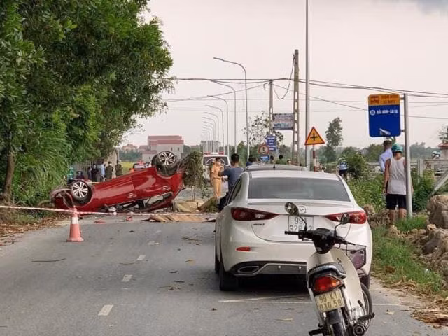 Cụ thể, xe ô tô con có biển số đăng ký 98A-206.33, nhãn hiệu: KIA, sản xuất năm 2018 tại Việt Nam, được phép chở 5 người. Chủ xe theo giấy đăng ký xe là Đào Văn Thường, địa chỉ tại: Thôn Chể, xã Phượng Sơn, huyện Lục Ngạn, tỉnh Bắc Giang. Phương tiện này được kiểm định lần gần nhất ngày 31/10/2018 tại Trung tâm đăng kiểm xe cơ giới 9801S – tỉnh Bắc Giang, có hạn kiểm định đến hết ngày 29/4/2021.