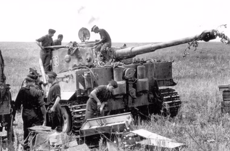 Cuối cùng sau nhiều nỗ lực, xe tăng Tiger I đã cập cảng Bordeaux Pháp vào đầu năm 1944. Đến tháng 2/1944, Nhật Bản đã hoàn tất việc thanh toán và "vui mừng" chờ Tiger I chở về. Nhưng tháng 6/1944, quân đồng minh tiến hành chiến dịch Normandy. đẩy lui quân Đức trên toàn mặt trận Pháp.