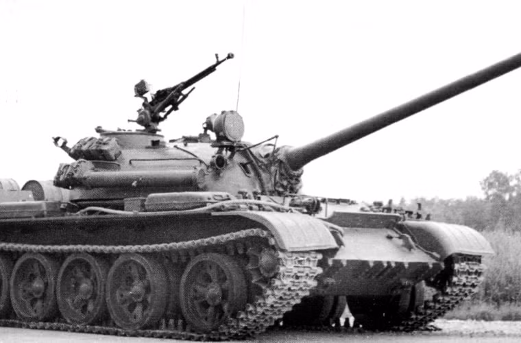 Cụ thể, tháp pháo của T-54-3 có hình quả trứng - được dùng suốt từ đó tới những thế hệ cải tiến sau này của T-54/55/62. Ngoài ra, pháo thủ được trang bị kính ngắm quang học mới, động cơ có lắp hệ thống xạ khói ngụy trang....