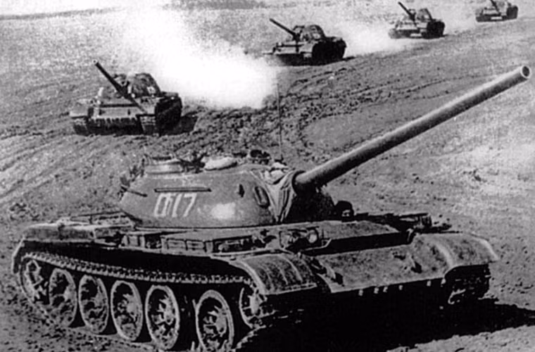 Giai đoạn từ 1949-1952, các nhà máy Liên Xô bắt đầu sản xuất thêm số lượng nhỏ mẫu thử T-54-2 (hay gọi là Object 137R hoặc T-54 Model 1949).