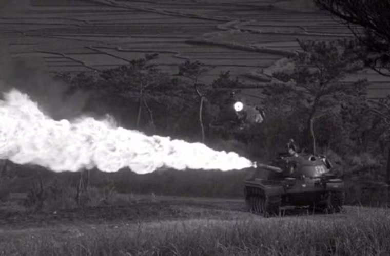 Hỏa lực chính của M67 Zippo là súng phun lửa M7-6, ngoài ra còn có đại liên 12,7mm M2 và trung liên M1919A4 7,62mm.