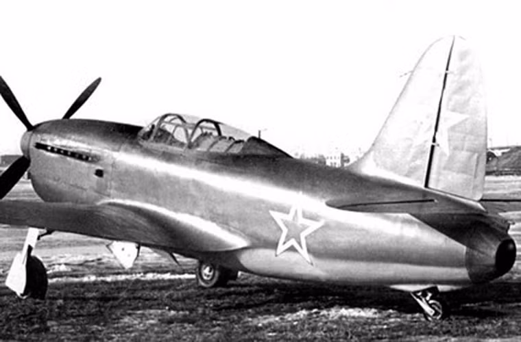 Cục thiết kế MiG mở màn với dự án đầy tham vọng là tiêm kích động cơ phản lực MiG I-250 (hay còn gọi là MiG-13) được khởi động ngay trong năm 1944.