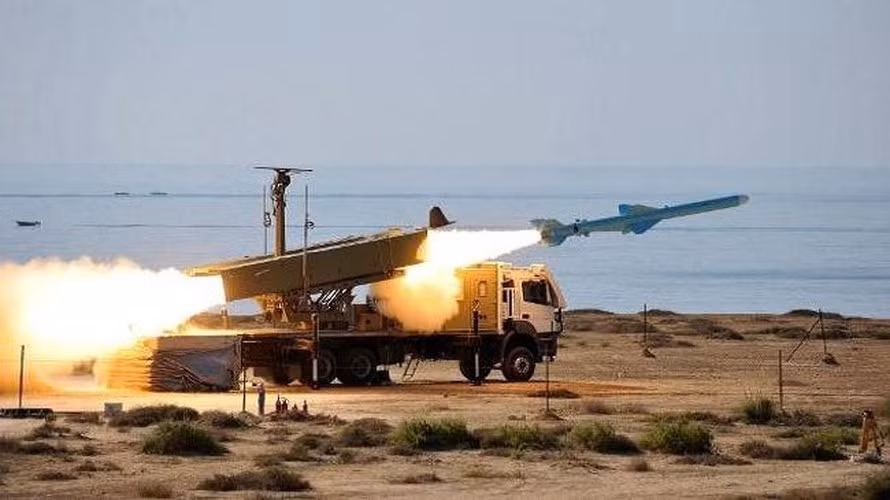 Truyền thông Iran cho biết, sau những tuyên bố “hung hăng” từ Mỹ nhằm vào Tehran, chính quyền Iran đã quyết định triển khai hàng chục hệ thống tên lửa dọc Eo biển Hormuz.