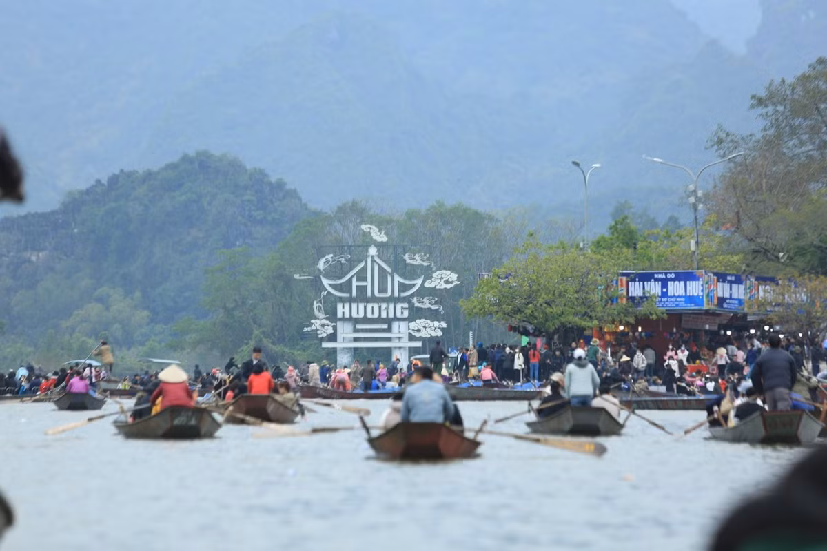 Ha Noi: Kiem tra 4.000 do, xuong phuc vu le hoi chua Huong