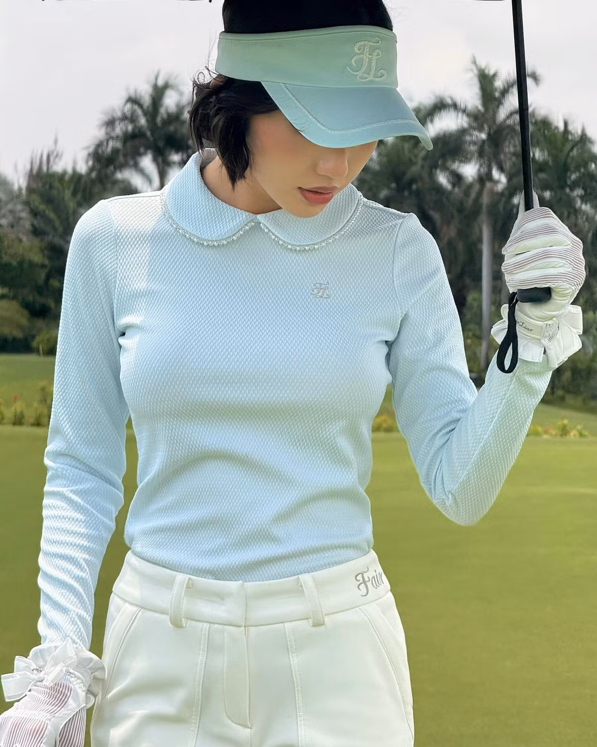 Đặc biệt, gương mặt xinh đẹp cùng nụ cười rạng rỡ của hot girl 10X khiến ai nhìn cũng phải "đổ gục".