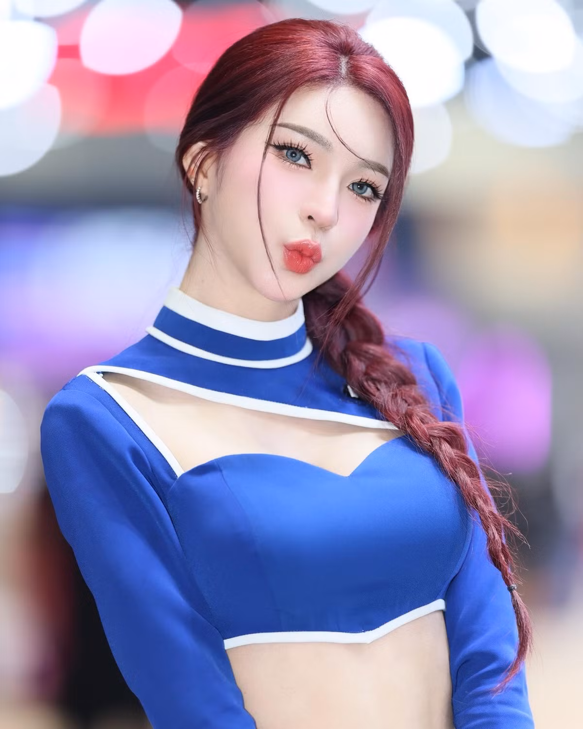 Janet Kanokwan Saesim vốn là gương mặt quen thuộc trong giới người mẫu sự kiện tại Thái Lan. Cô sở hữu lượng fan đông đảo nhờ vẻ ngoài gợi cảm, phong cách thời trang bắt mắt và sự chuyên nghiệp mỗi lần xuất hiện. .