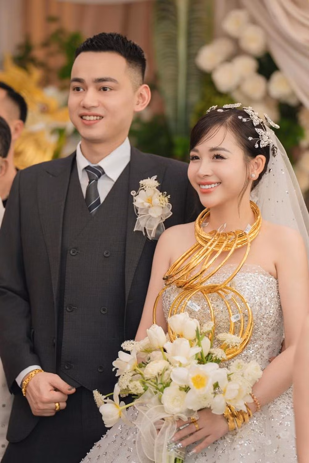 Tính từ khi cặp đôi chính thức đặt vấn đề, tìm hiểu nhau cho đến lúc cưới chỉ vỏn vẹn 15 ngày. (Ảnh: FBNV)
