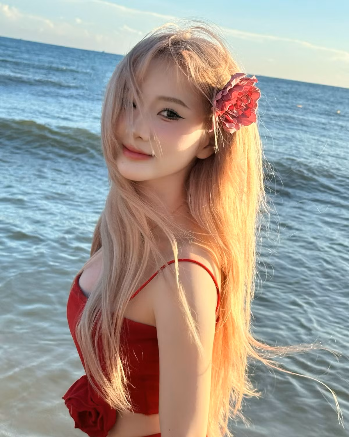 Hiện tại cô nàng có hơn 3,8 triệu người theo dõi trên Tiktok cùng hơn 1 triệu người theo dõi trên Instagram.