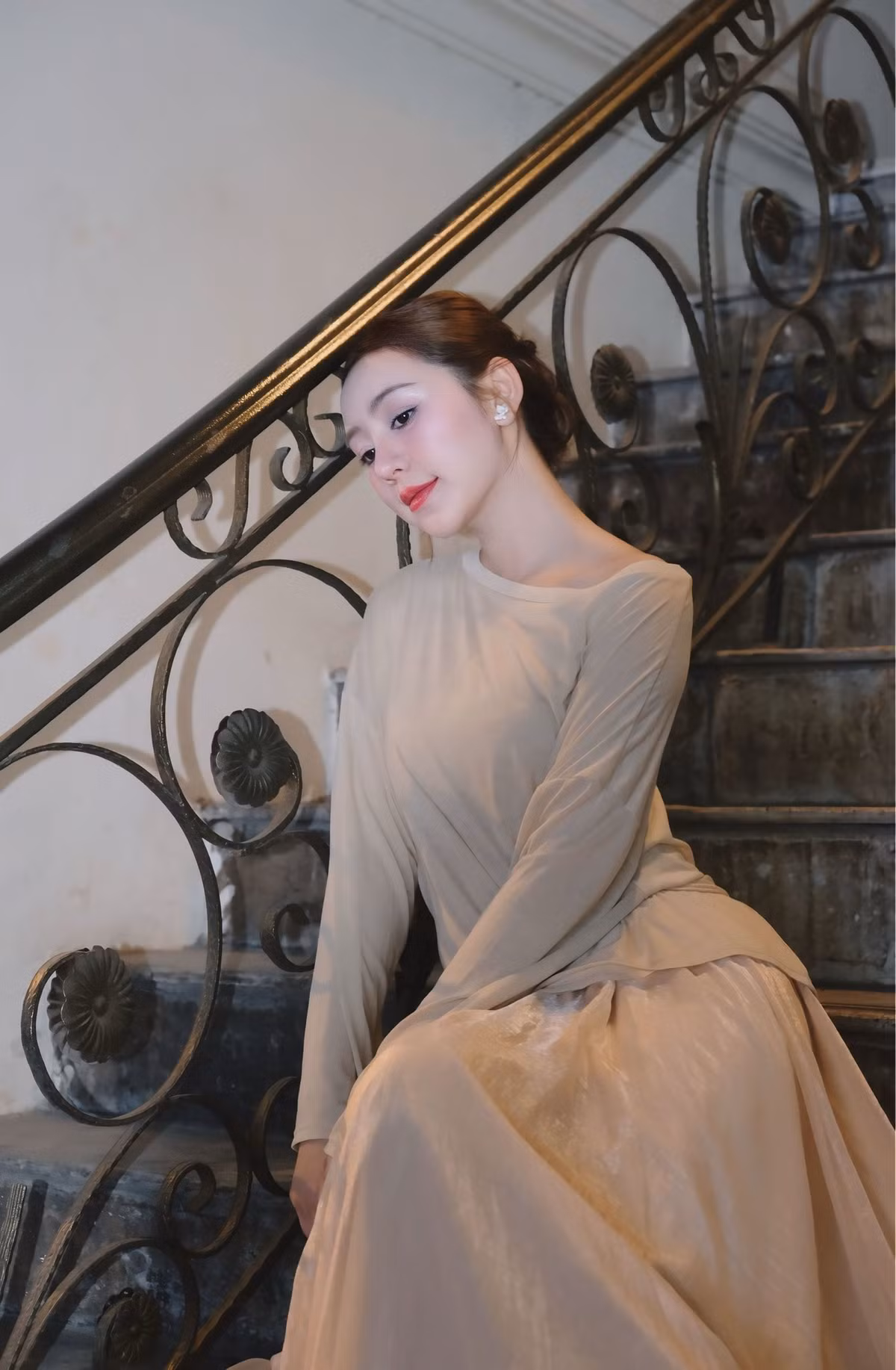 Nhiều fan không tiếc lời khen ngợi, gọi cô là “nữ thần dịu dàng” hay “nàng thơ của làng phim Việt”.