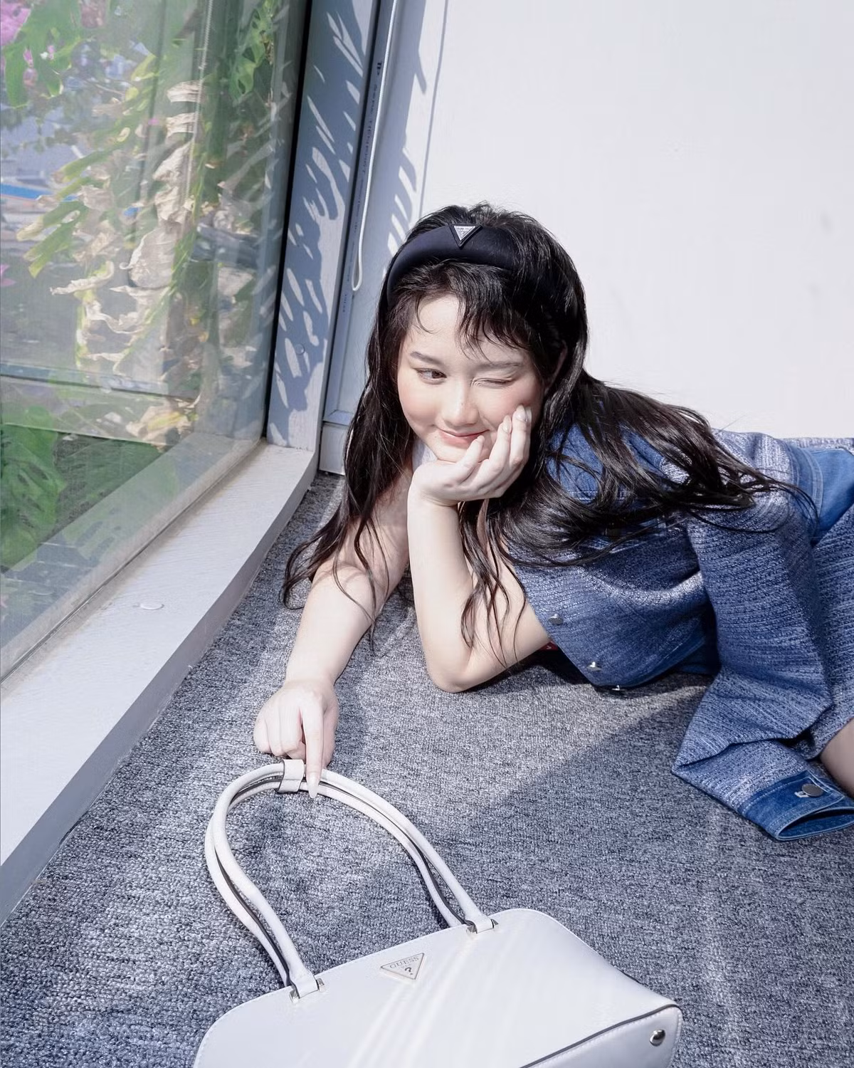 Cô nàng tự tin tạo dáng trước ống kính.