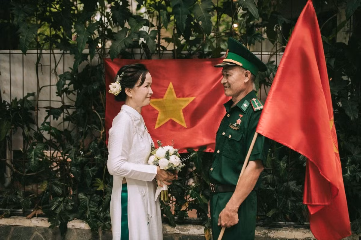 Bộ ảnh sau khi được sau khi được Nguyễn Kim Tuyến (SN 1996), con gái ông Liêm đăng tải lên mạng xã hội nhanh chóng gây sốt và nhận về nhiều bình luận cũng như chia sẻ từ cộng đồng mạng.